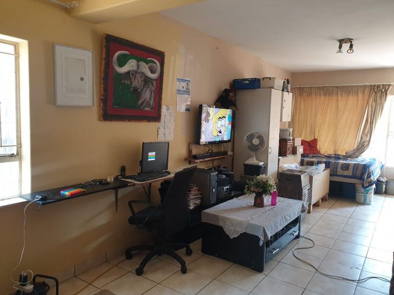 Apartment For Sale in Windsor East - Photo 4