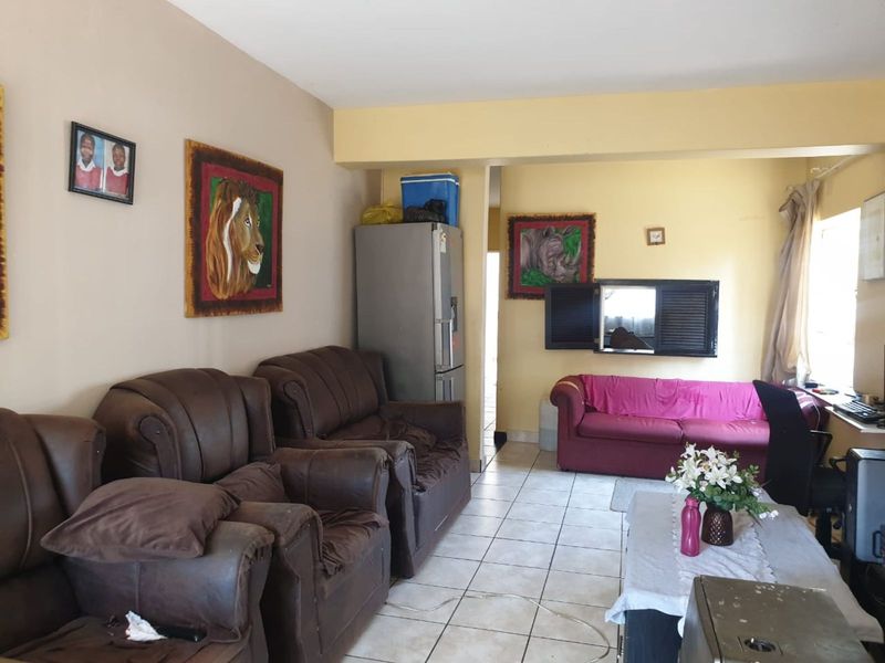 Apartment For Sale in Windsor East - Photo 5