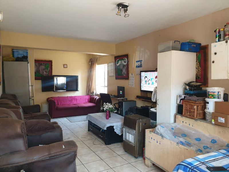Apartment For Sale in Windsor East - Photo 3
