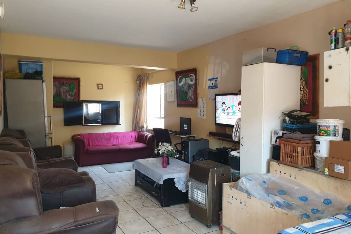 Apartment For Sale in Windsor East - Photo 3