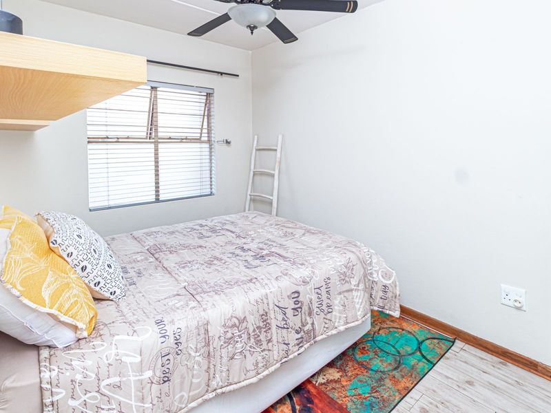 Apartment For Sale in Sundowner - Photo 7