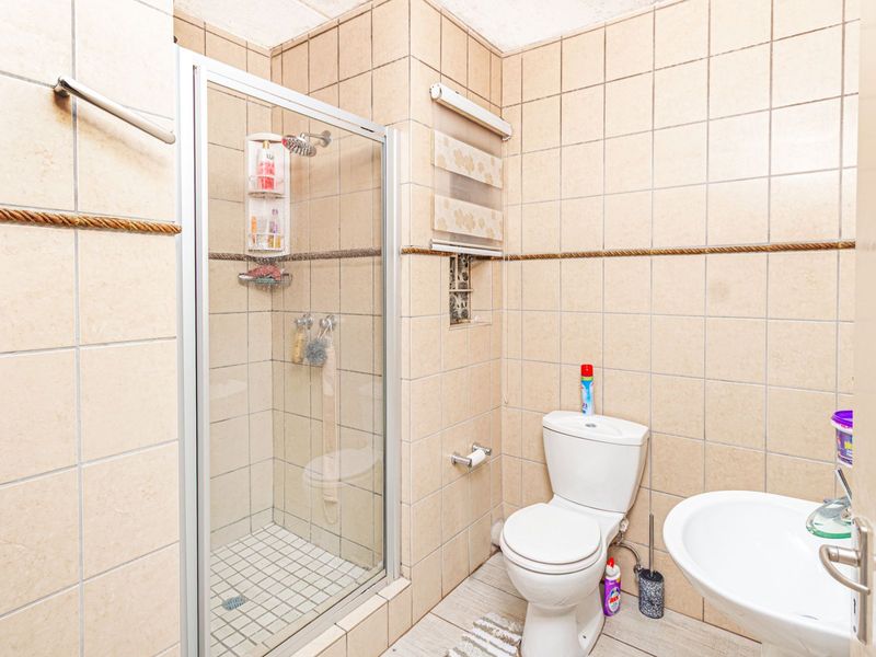 Apartment For Sale in Sundowner - Photo 6