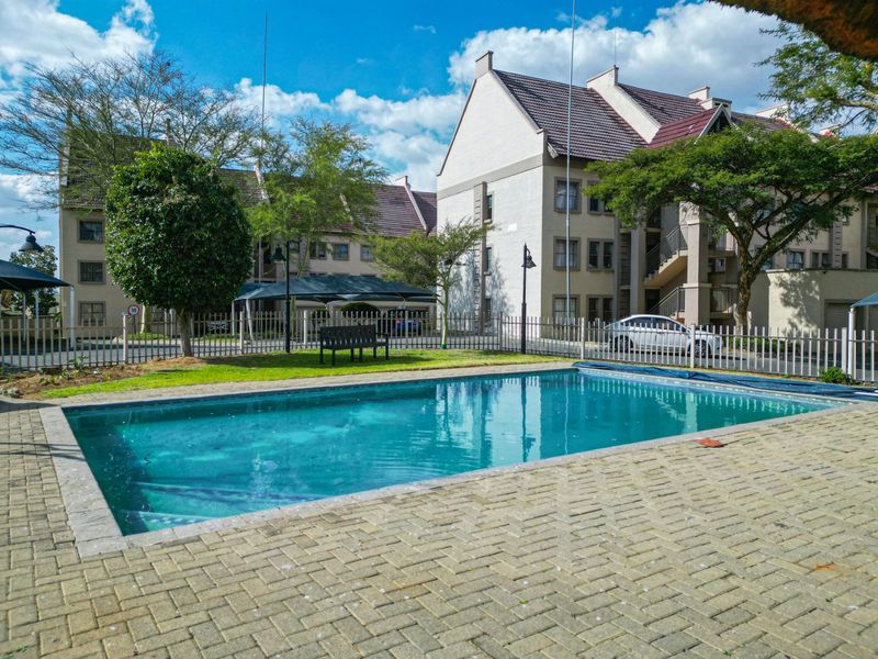 Apartment For Sale in Sundowner - Photo 3