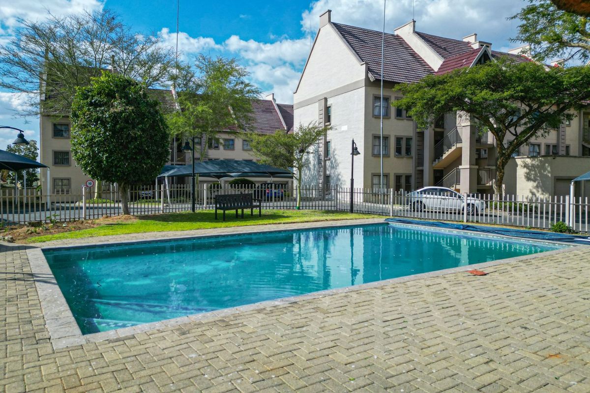 Apartment For Sale in Sundowner - Photo 3