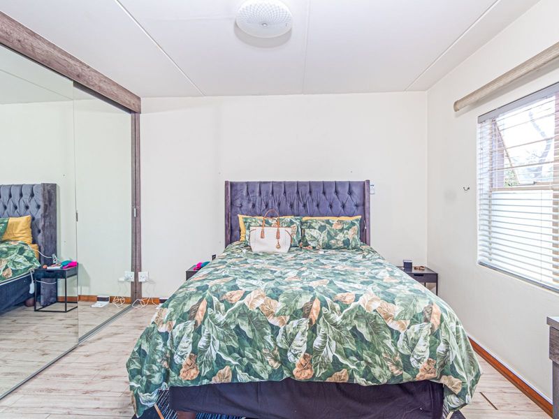 Apartment For Sale in Sundowner - Photo 5