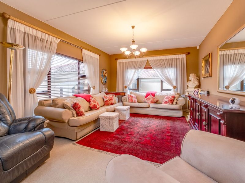 House For Sale in Ruimsig - Photo 5