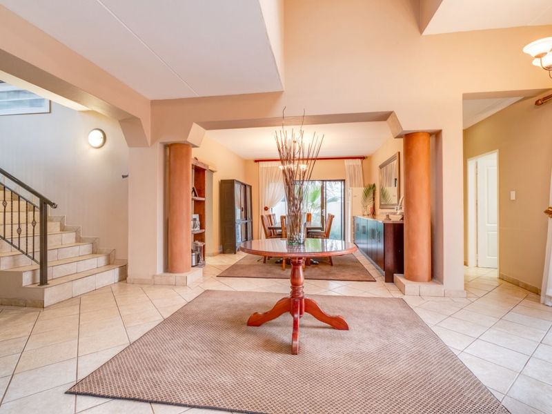 House For Sale in Ruimsig - Photo 6