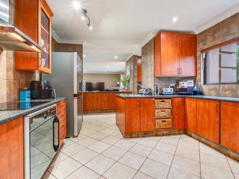 House For Sale in Ruimsig - Photo 10