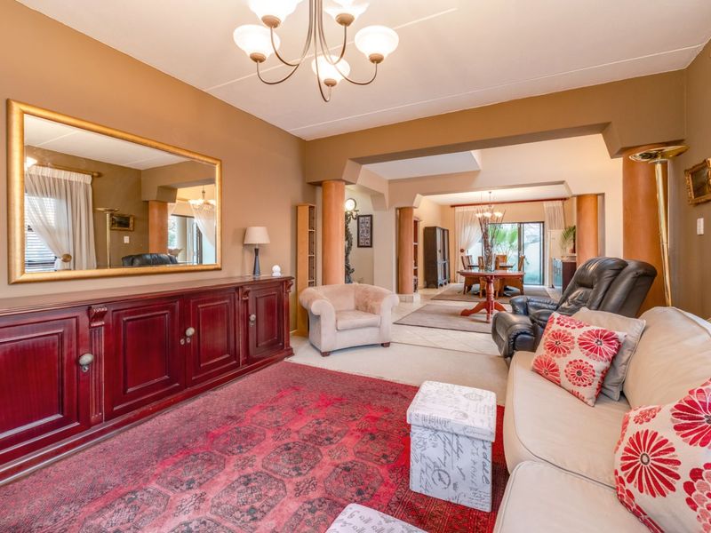 House For Sale in Ruimsig - Photo 7