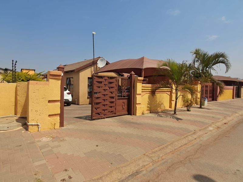 House For Sale in Soshanguve East - Photo 9