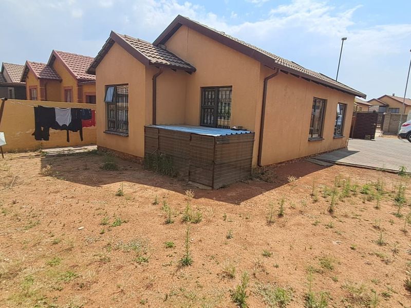House For Sale in Soshanguve East - Photo 6