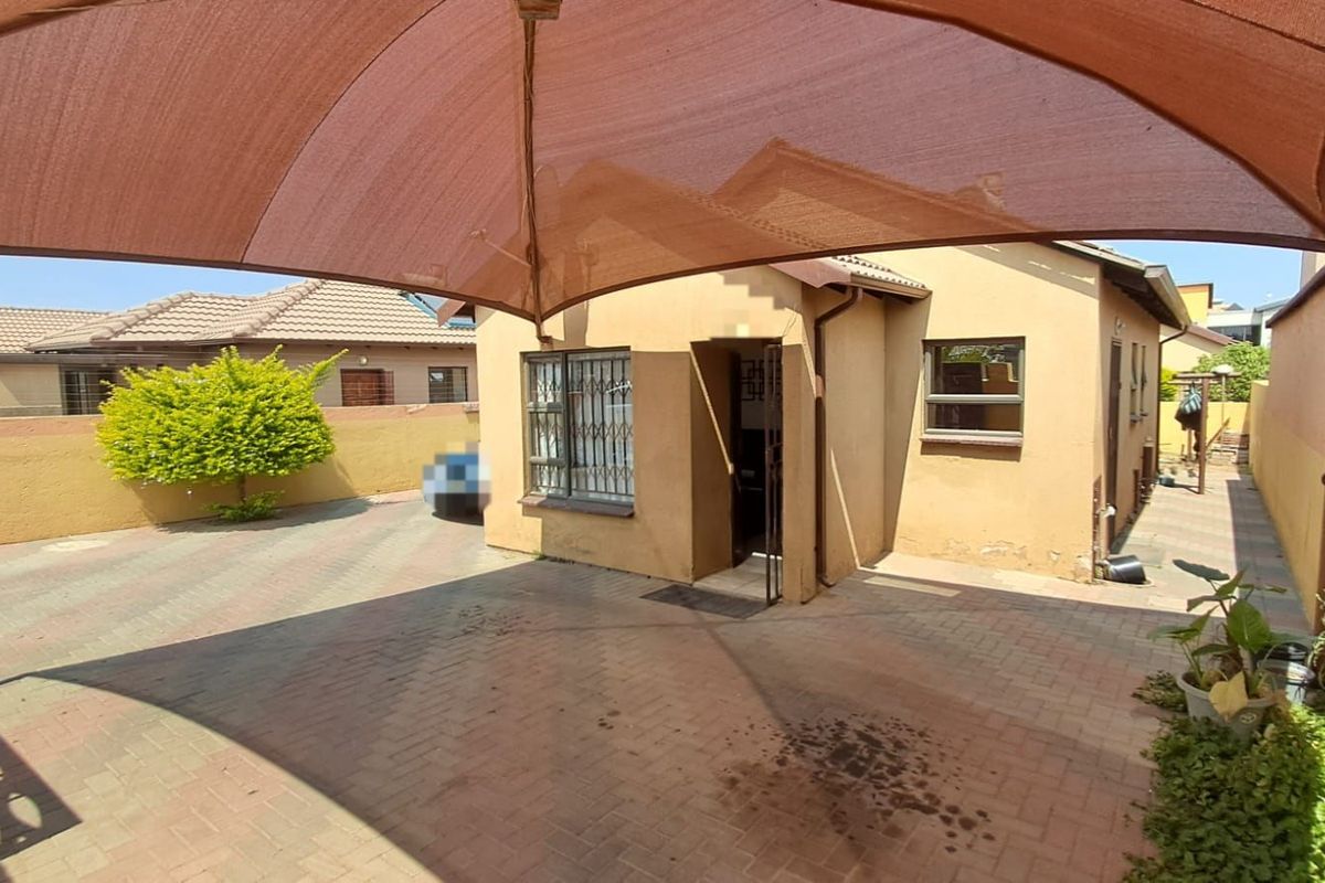 House For Sale in Soshanguve East - Photo 3