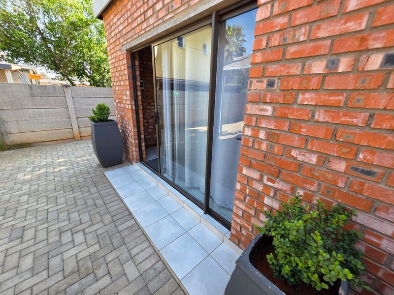 House For Sale in New Park - Photo 2