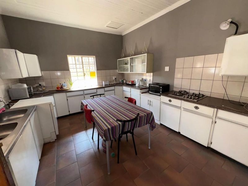 House For Sale in Beaconsfield - Photo 7