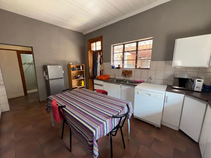 House For Sale in Beaconsfield - Photo 9