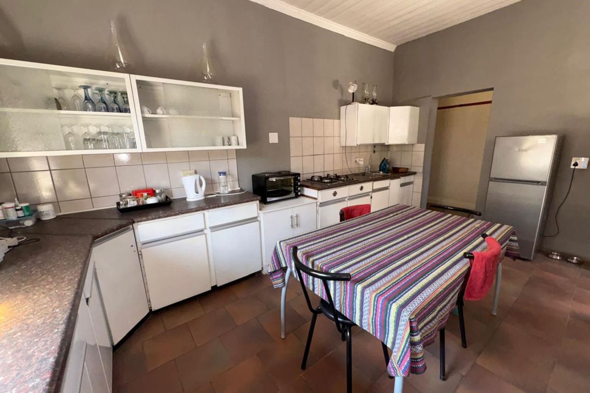 House For Sale in Beaconsfield - Photo 2