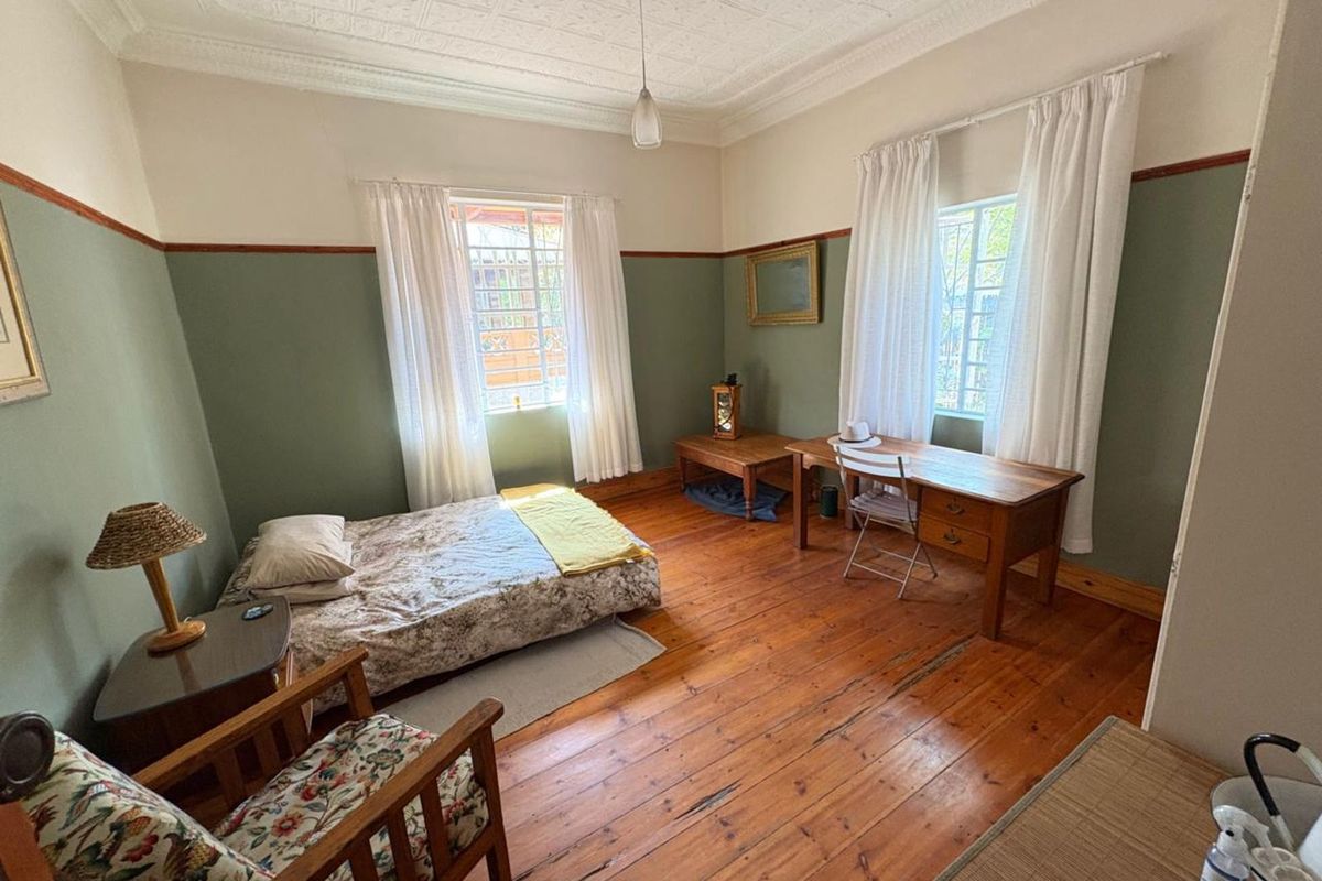 House For Sale in Beaconsfield - Photo 3