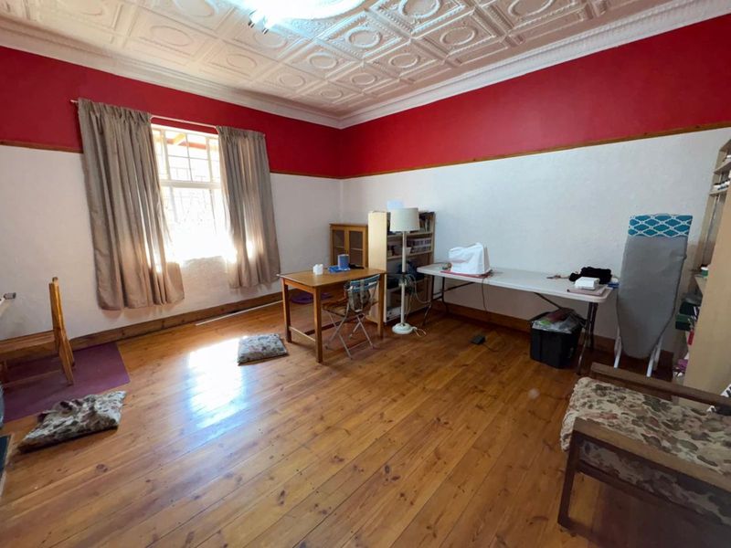 House For Sale in Beaconsfield - Photo 6