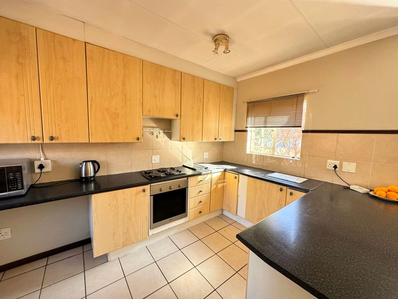 Townhouse For Sale in Equestria - Photo 6