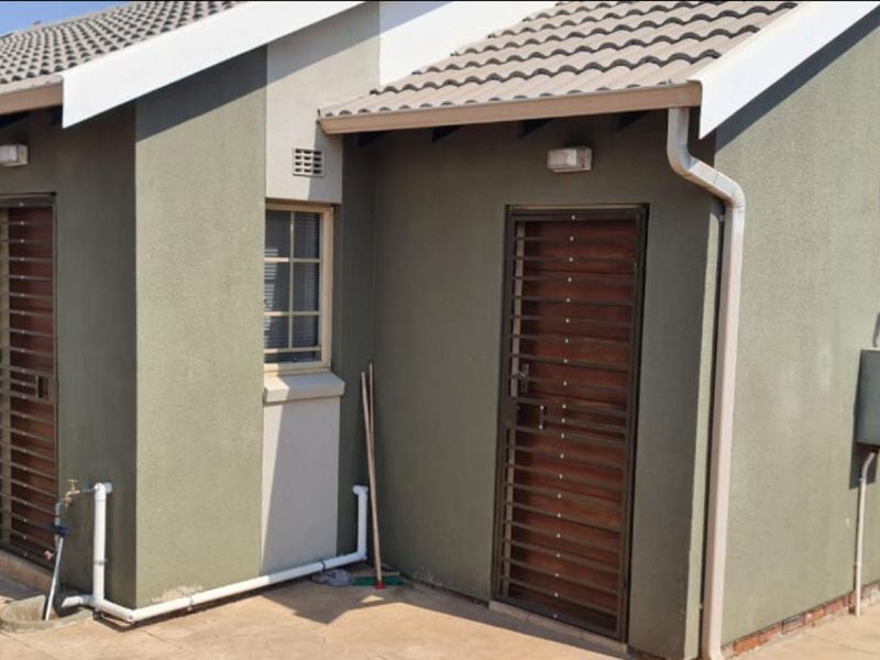 House For Sale in Palm Ridge - Photo 2