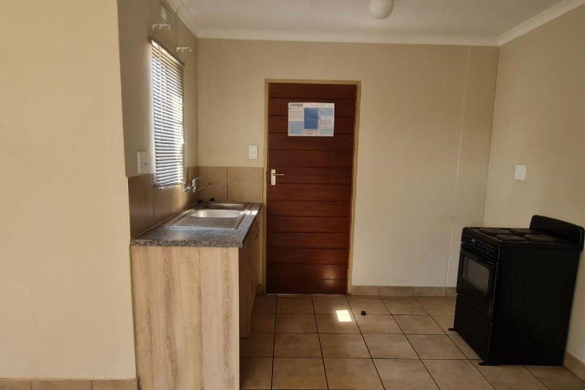 House For Sale in Palm Ridge - Photo 4