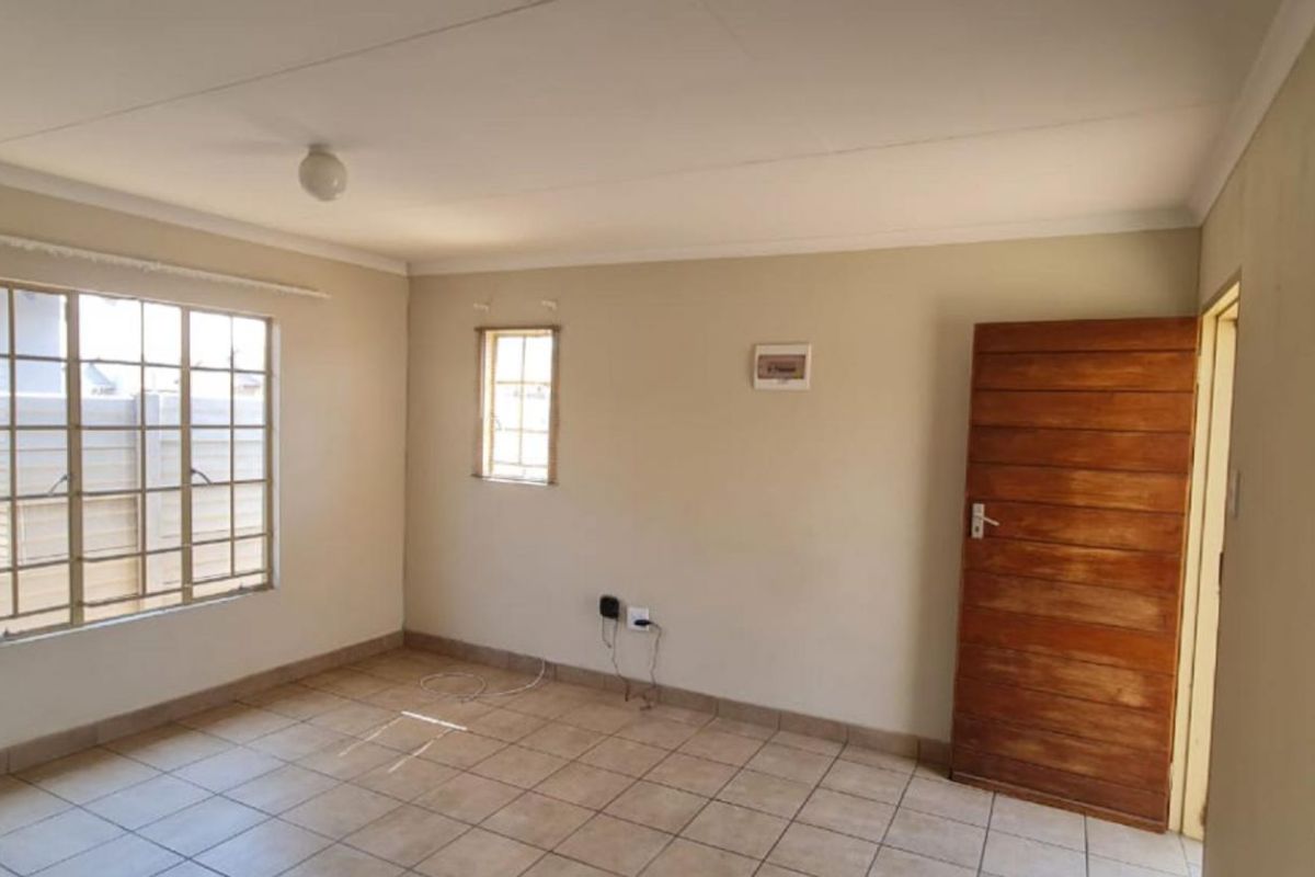 House For Sale in Palm Ridge - Photo 3