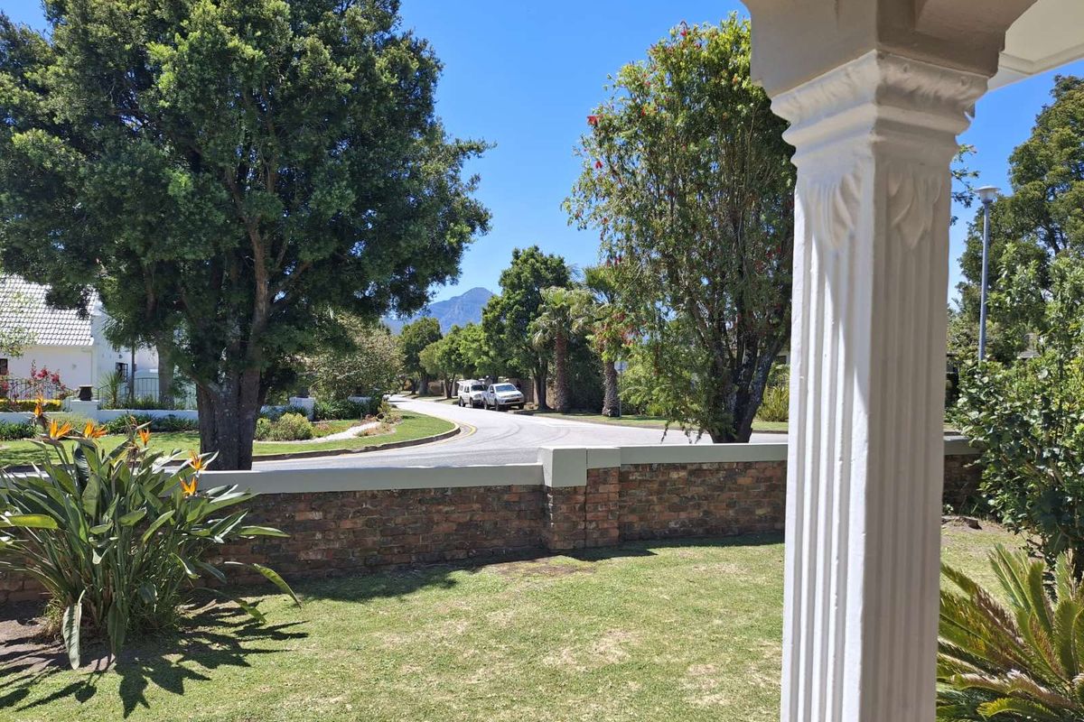 House For Sale in Loerie Park - Photo 2