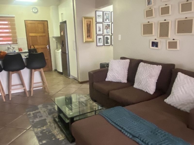 Apartment For Sale in South Crest - Photo 4