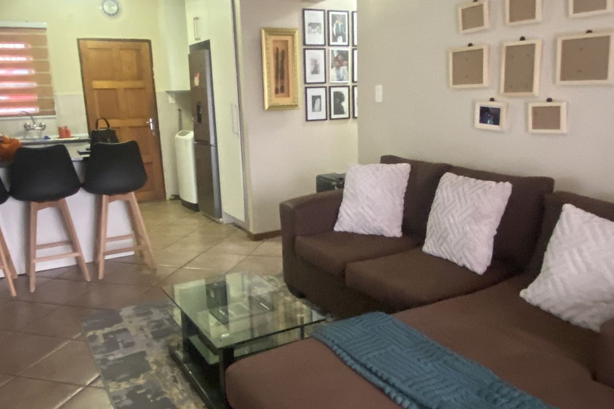 Apartment For Sale in South Crest - Photo 4