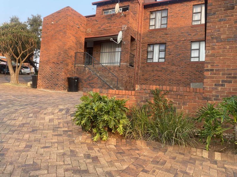 Apartment For Sale in South Crest - Photo 2