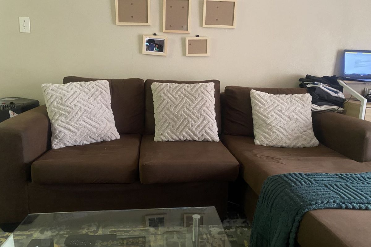 Apartment For Sale in South Crest - Photo 3