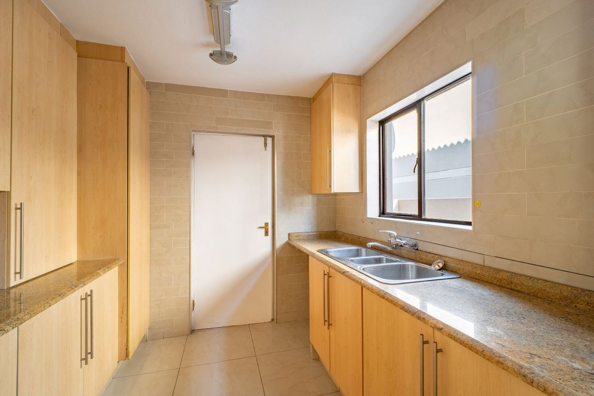 House For Sale in Craigavon - Photo 5