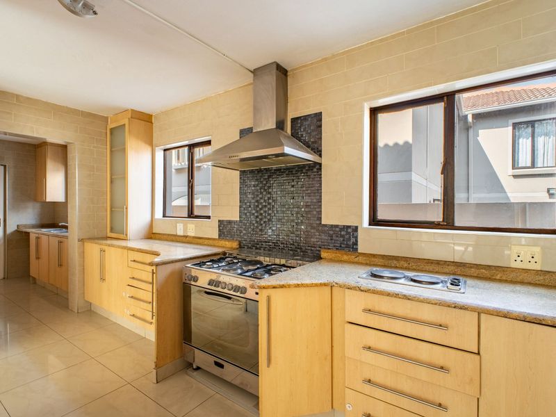 House For Sale in Craigavon - Photo 2