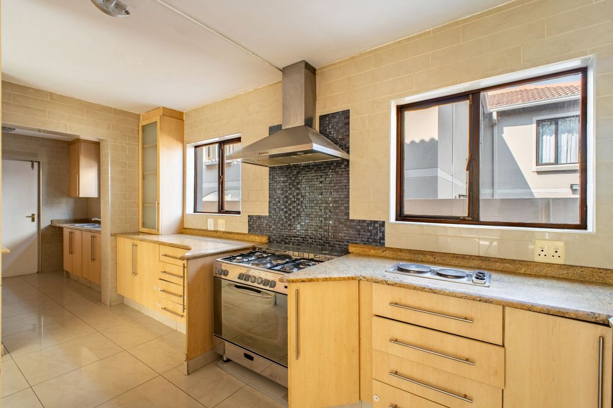 House For Sale in Craigavon - Photo 2