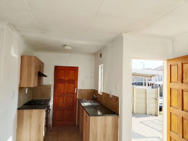 House To Rent in Leopard's Rest Security Estate - Photo 7