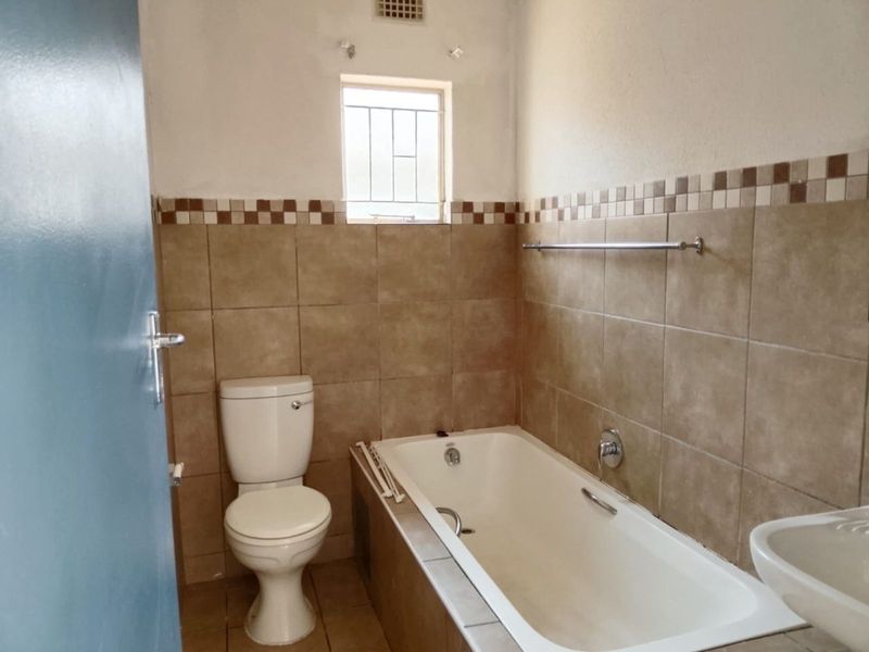 House To Rent in Leopard's Rest Security Estate - Photo 6
