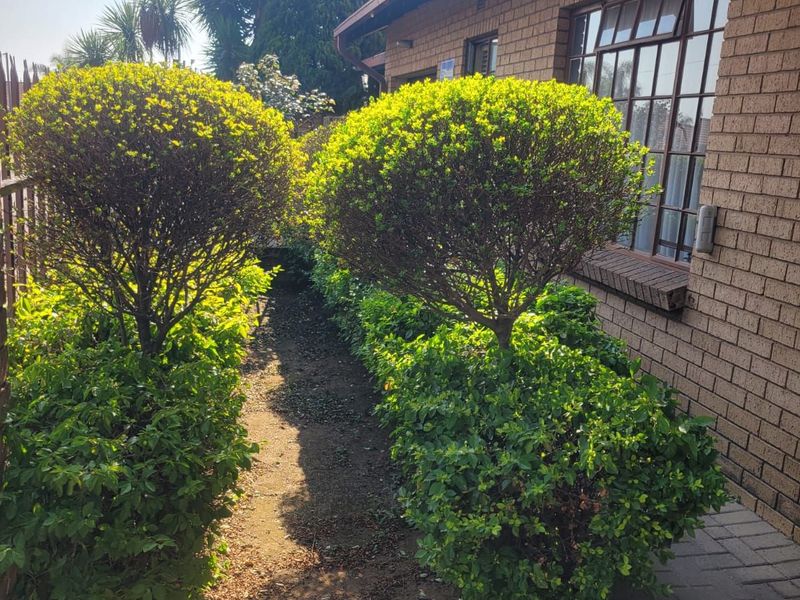 Townhouse For Sale in Reyno Ridge - Photo 2