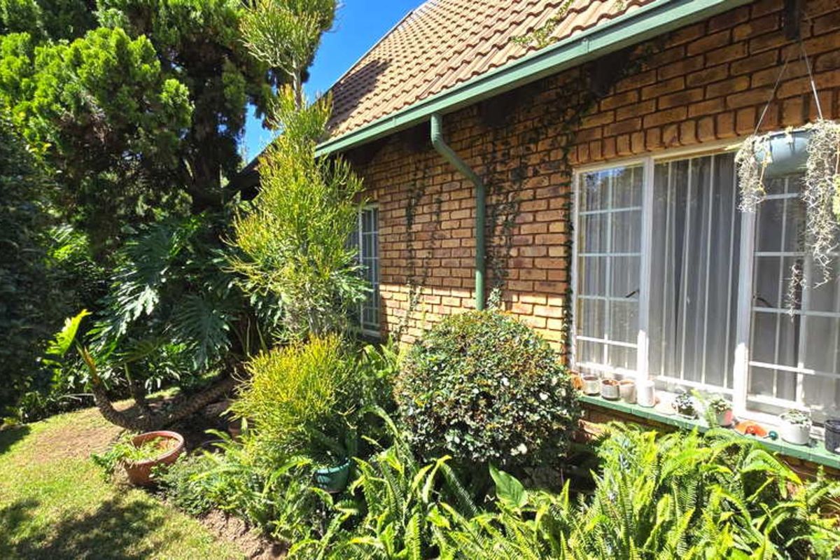 Townhouse For Sale in Garsfontein - Photo 5