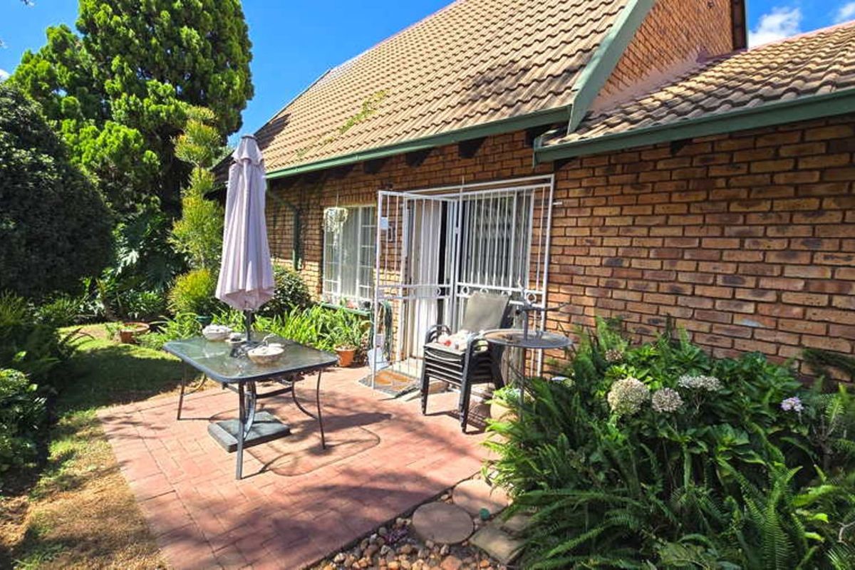 Townhouse For Sale in Garsfontein - Photo 3