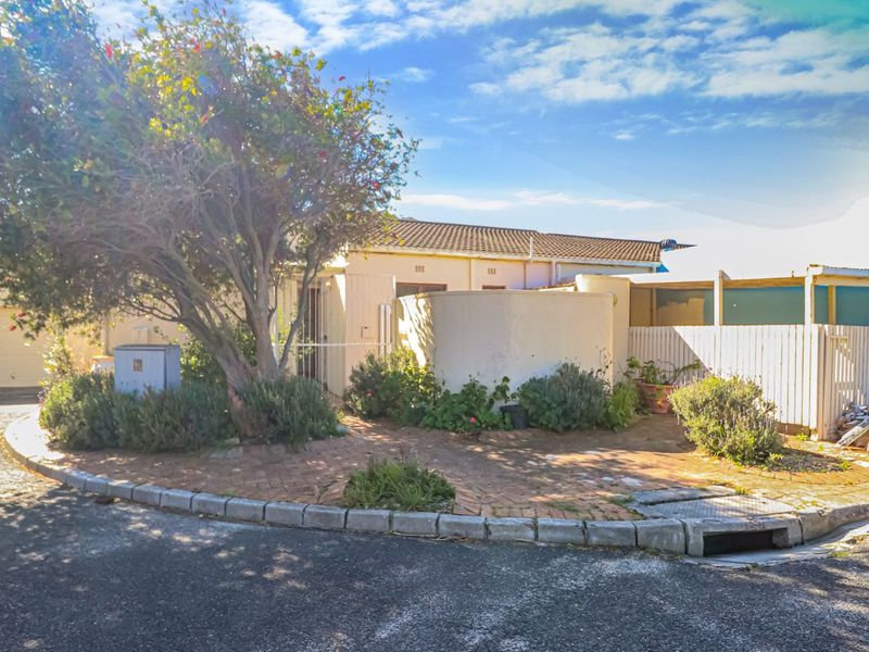 House For Sale in Capri - Photo 4