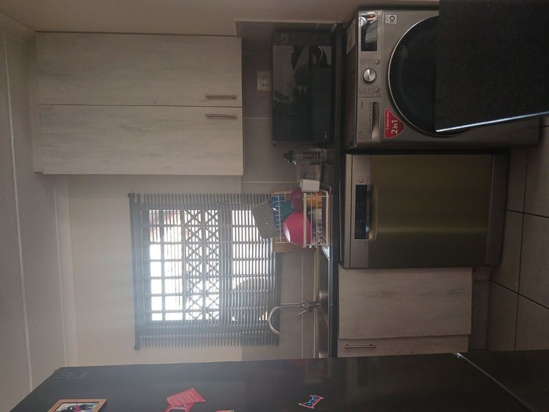 Townhouse For Sale in Chantelle - Photo 6