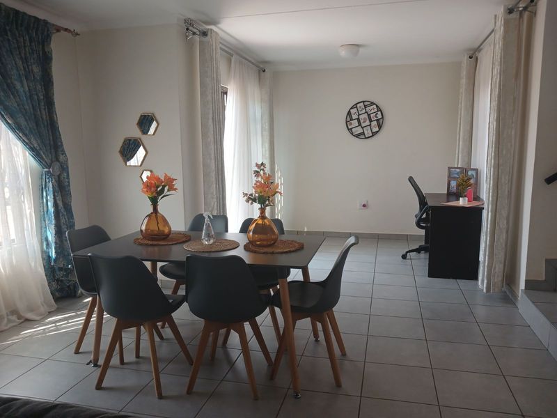 Townhouse For Sale in Chantelle - Photo 4