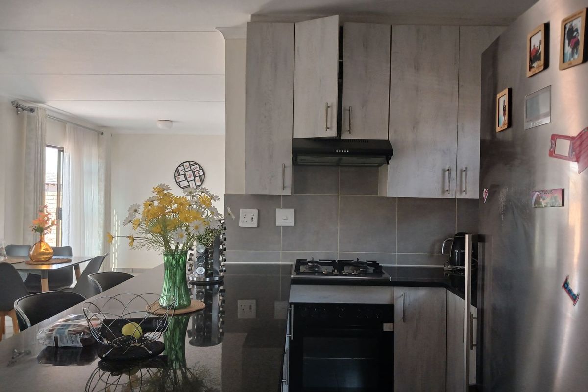 Townhouse For Sale in Chantelle - Photo 5