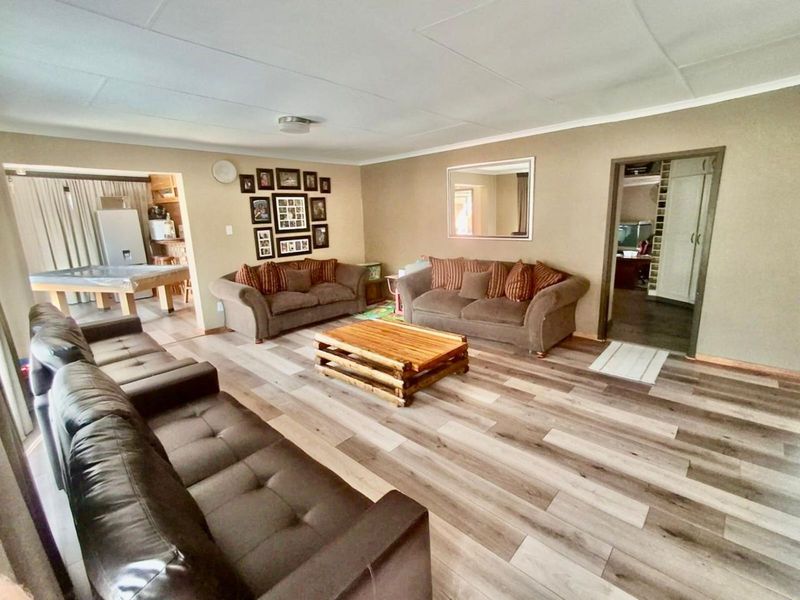 House For Sale in Secunda Central - Photo 4