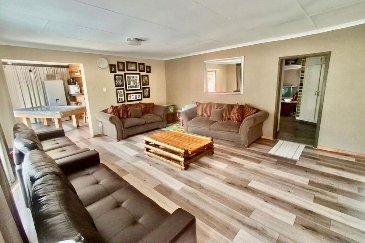 House For Sale in Secunda Central - Photo 4