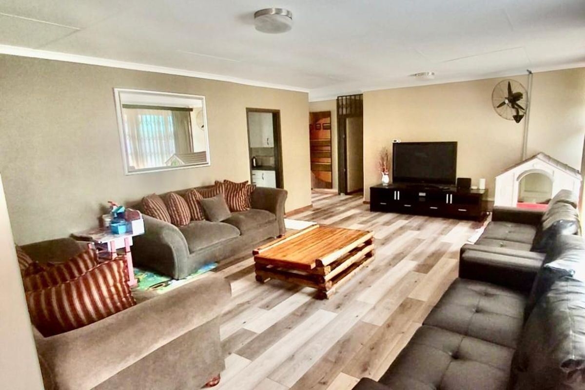 House For Sale in Secunda Central - Photo 5