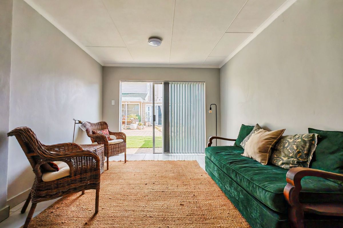 Townhouse For Sale in Hartenbos Central - Photo 2