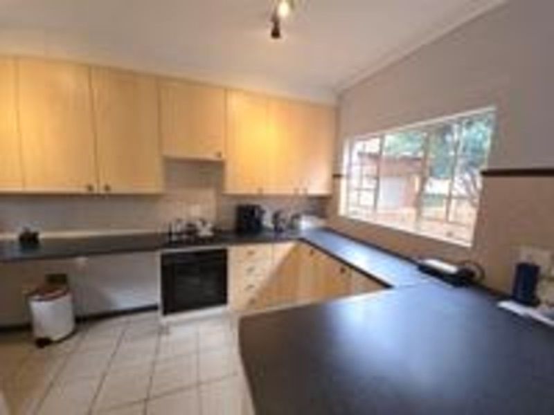 Townhouse For Sale in Equestria - Photo 8