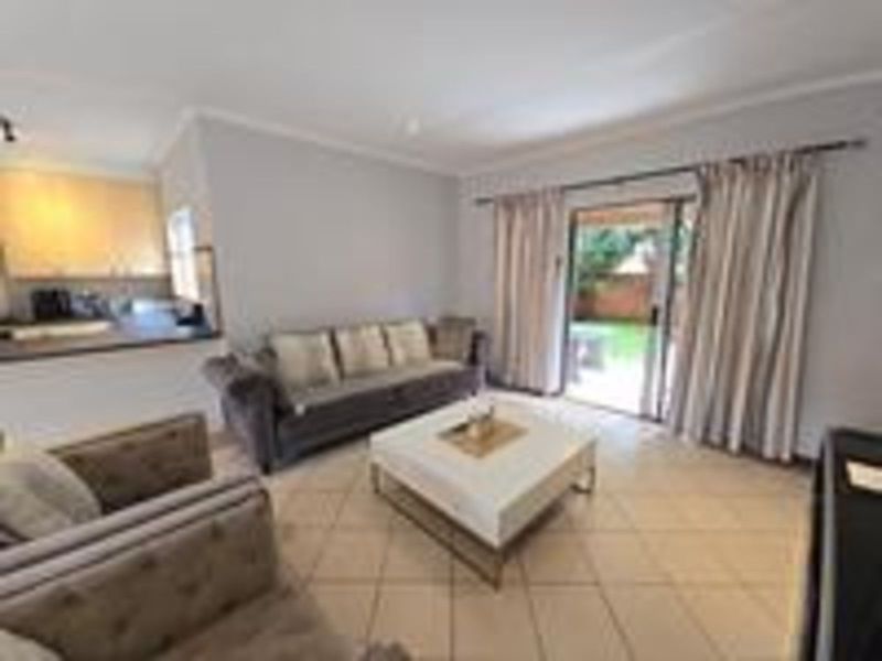 Townhouse For Sale in Equestria - Photo 5