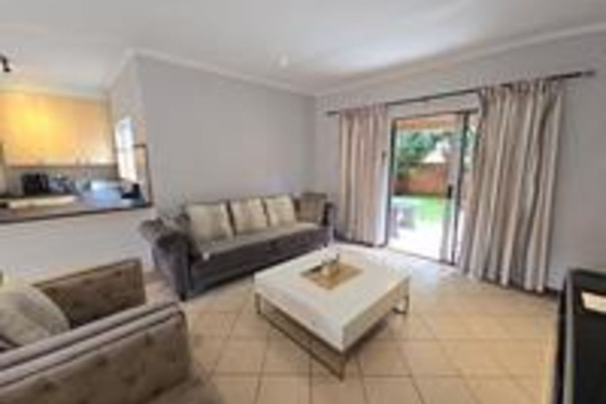 Townhouse For Sale in Equestria - Photo 5